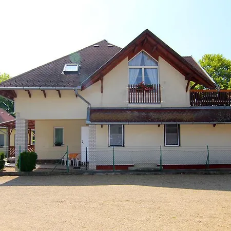 Zsuzsanna Apartmanhaz *