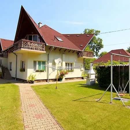 Zsuzsanna Apartmanhaz Балатонбоглар