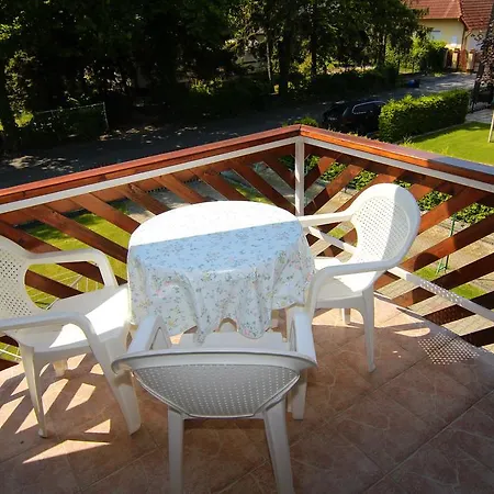Zsuzsanna Apartmanhaz * Balatonboglár