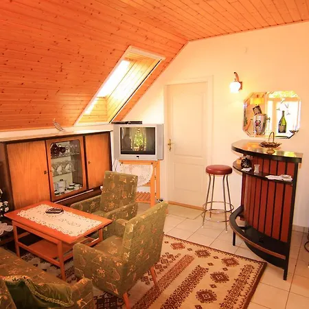 Zsuzsanna Apartmanhaz *