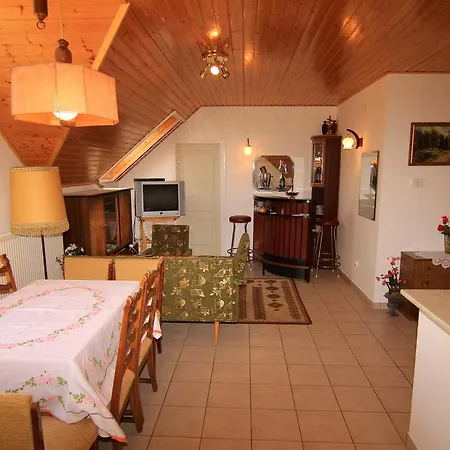 Zsuzsanna Apartmanhaz Balatonboglár