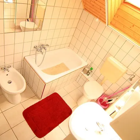 Zsuzsanna Apartmanhaz Балатонбоглар